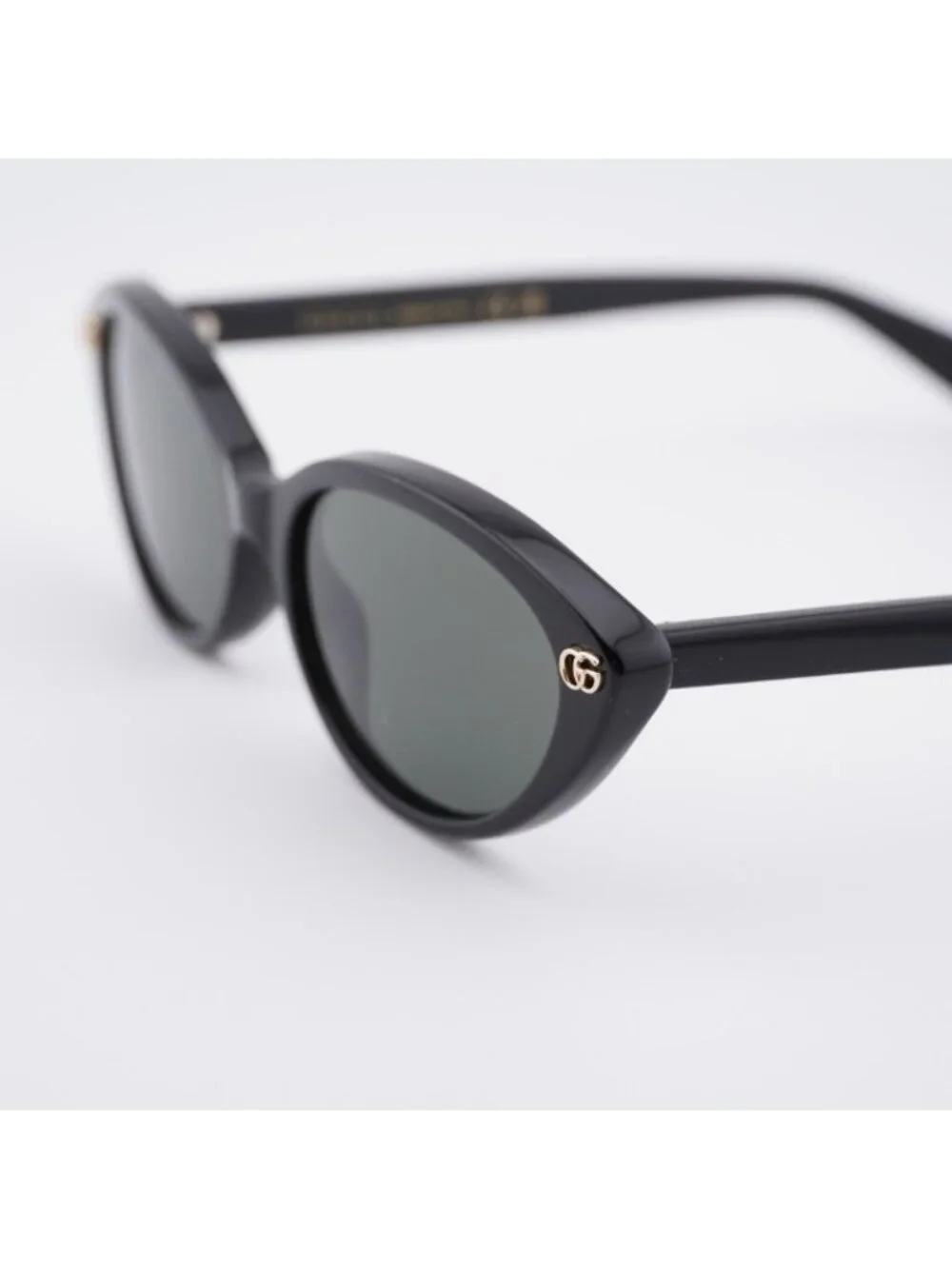 Gucci GG2110S 001 Sunglasses Black Cat Eye Frame, Grey Lenses